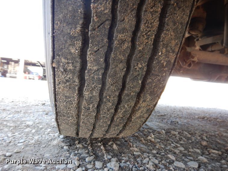 image for item IQ9537 2004 Freightliner Century  semi truck