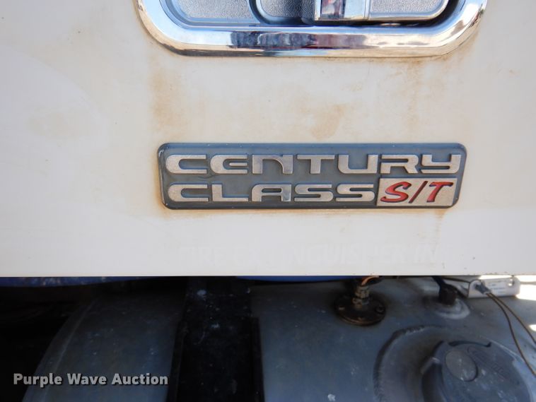 image for item IQ9537 2004 Freightliner Century  semi truck