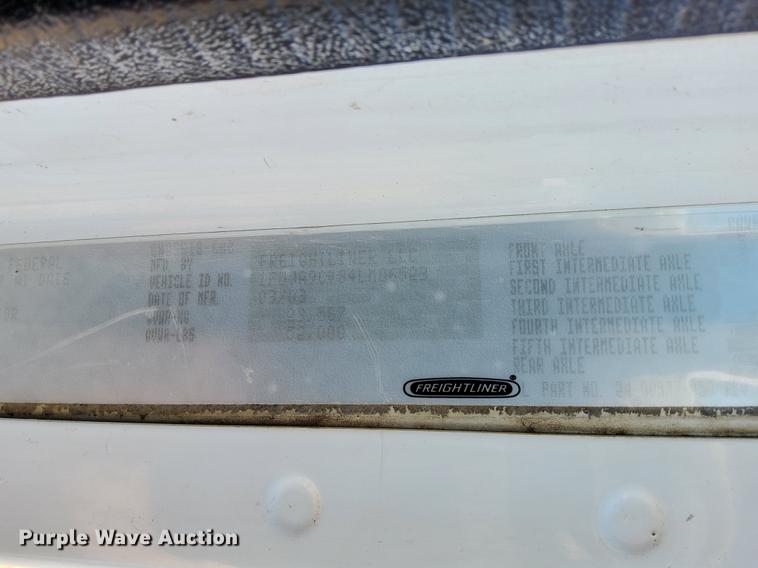 image for item IQ9537 2004 Freightliner Century  semi truck