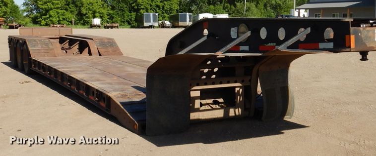 image for item IQ9552 1996 Fontaine  lowboy equipment trailer