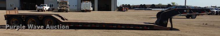 image for item IQ9552 1996 Fontaine  lowboy equipment trailer