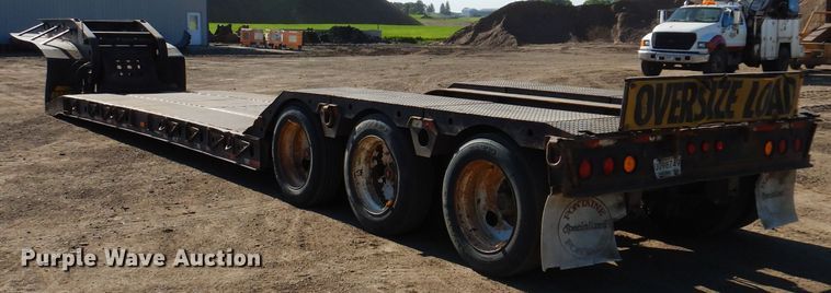 image for item IQ9552 1996 Fontaine  lowboy equipment trailer