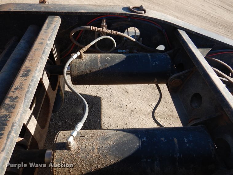 image for item IQ9552 1996 Fontaine  lowboy equipment trailer