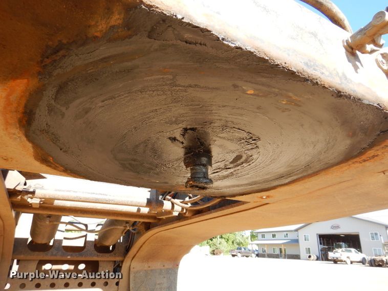 image for item IQ9552 1996 Fontaine  lowboy equipment trailer