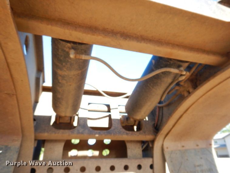 image for item IQ9552 1996 Fontaine  lowboy equipment trailer