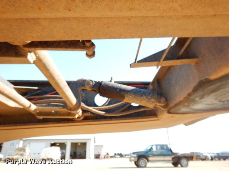 image for item IQ9552 1996 Fontaine  lowboy equipment trailer