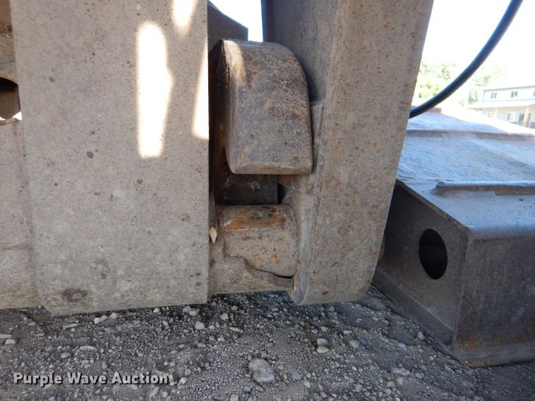 image for item IQ9552 1996 Fontaine  lowboy equipment trailer