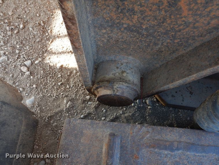 image for item IQ9552 1996 Fontaine  lowboy equipment trailer