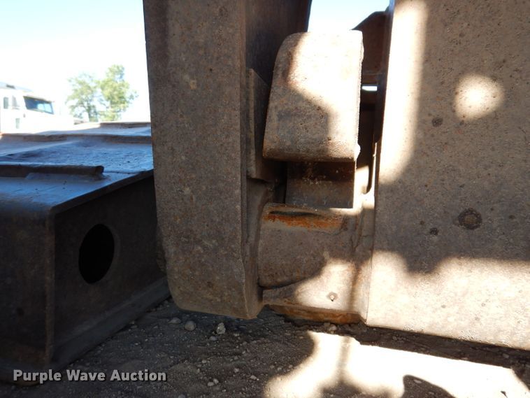 image for item IQ9552 1996 Fontaine  lowboy equipment trailer