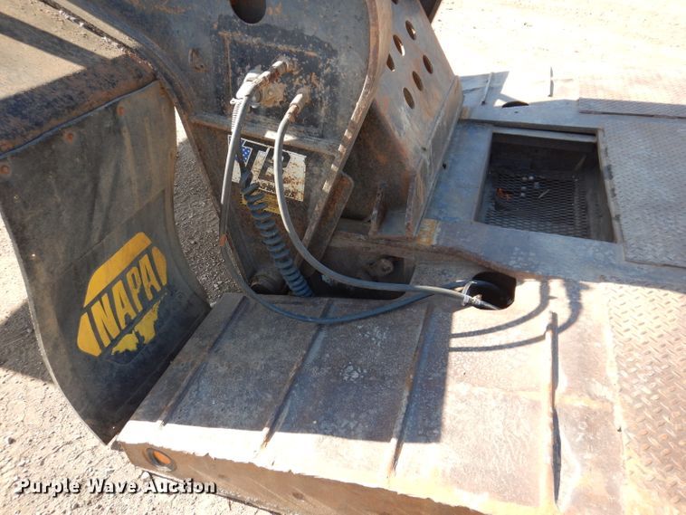 image for item IQ9552 1996 Fontaine  lowboy equipment trailer