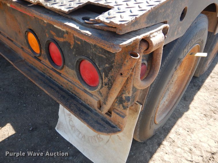 image for item IQ9552 1996 Fontaine  lowboy equipment trailer