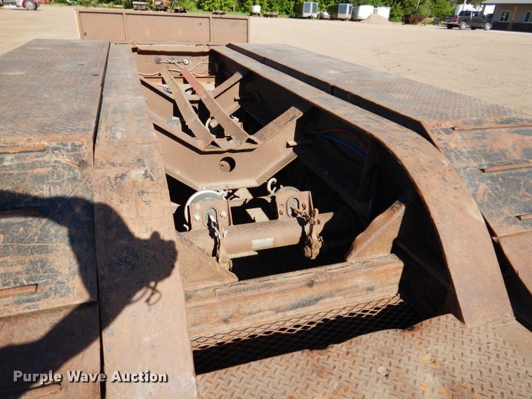 image for item IQ9552 1996 Fontaine  lowboy equipment trailer