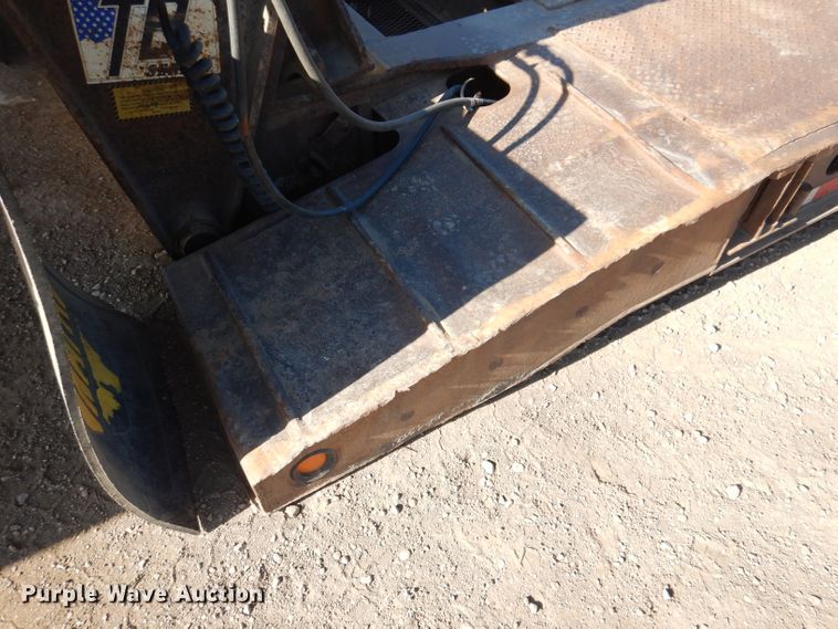 image for item IQ9552 1996 Fontaine  lowboy equipment trailer