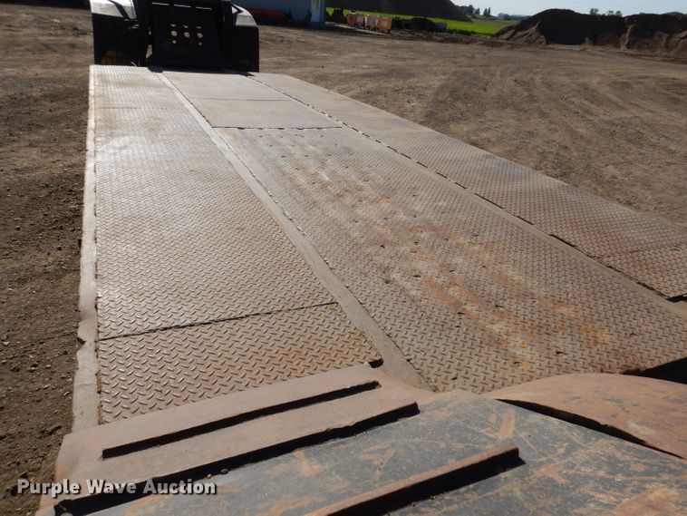 image for item IQ9552 1996 Fontaine  lowboy equipment trailer