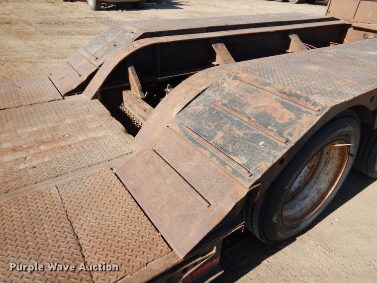 image for item IQ9552 1996 Fontaine  lowboy equipment trailer