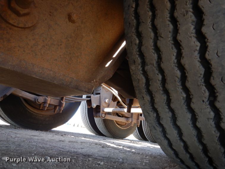 image for item IQ9552 1996 Fontaine  lowboy equipment trailer