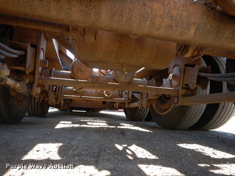 image for item IQ9552 1996 Fontaine  lowboy equipment trailer