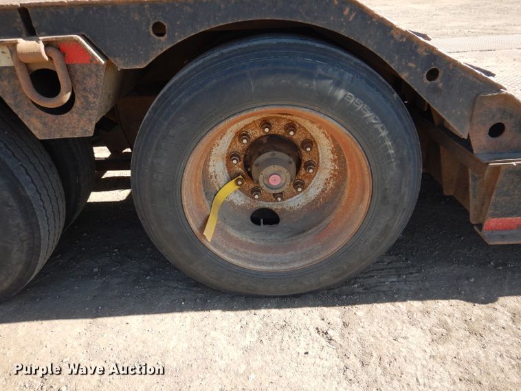 image for item IQ9552 1996 Fontaine  lowboy equipment trailer