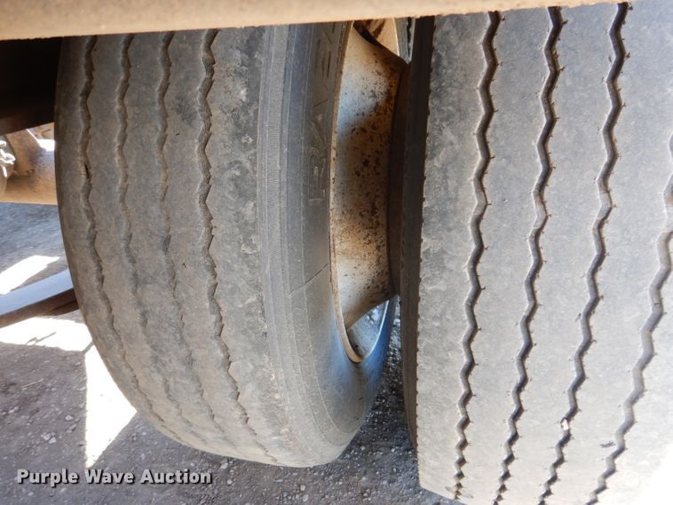 image for item IQ9552 1996 Fontaine  lowboy equipment trailer