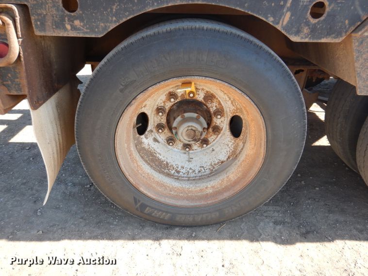 image for item IQ9552 1996 Fontaine  lowboy equipment trailer