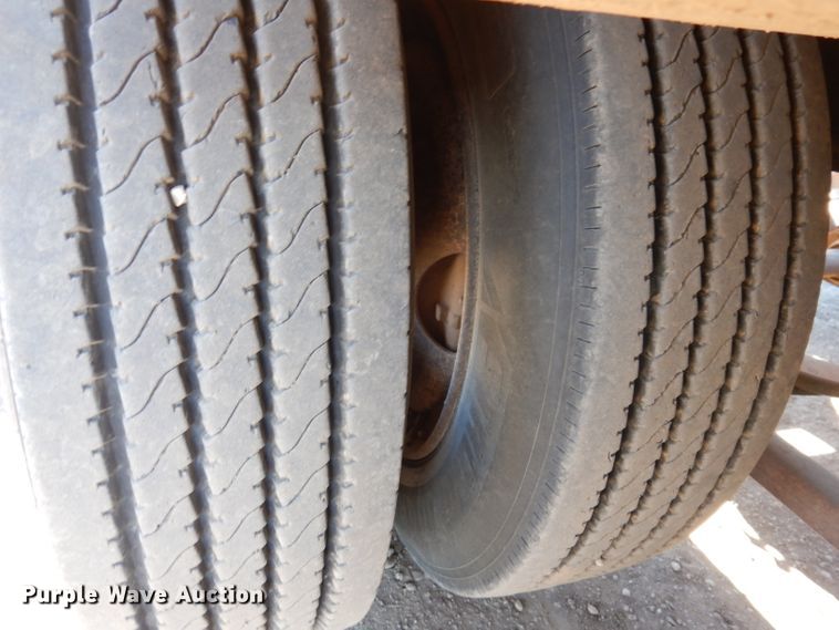 image for item IQ9552 1996 Fontaine  lowboy equipment trailer