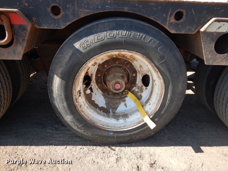 image for item IQ9552 1996 Fontaine  lowboy equipment trailer