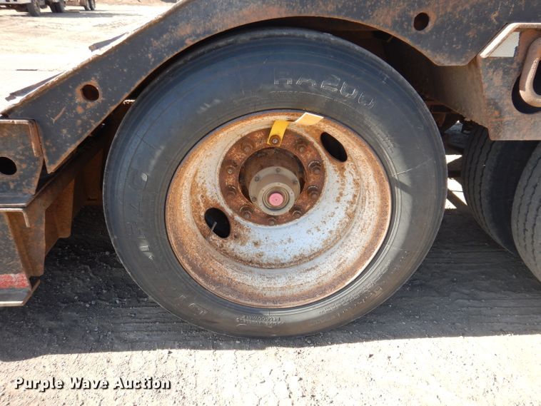 image for item IQ9552 1996 Fontaine  lowboy equipment trailer