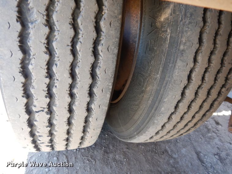 image for item IQ9552 1996 Fontaine  lowboy equipment trailer