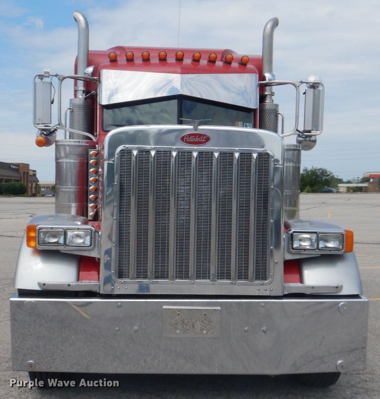 image for item IT9106 2006 Peterbilt 379  semi truck