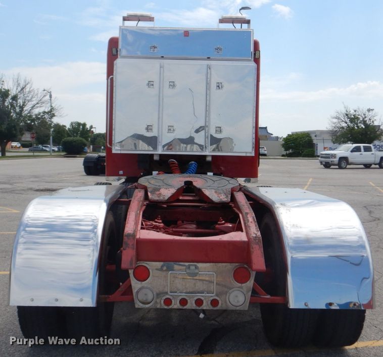 image for item IT9106 2006 Peterbilt 379  semi truck