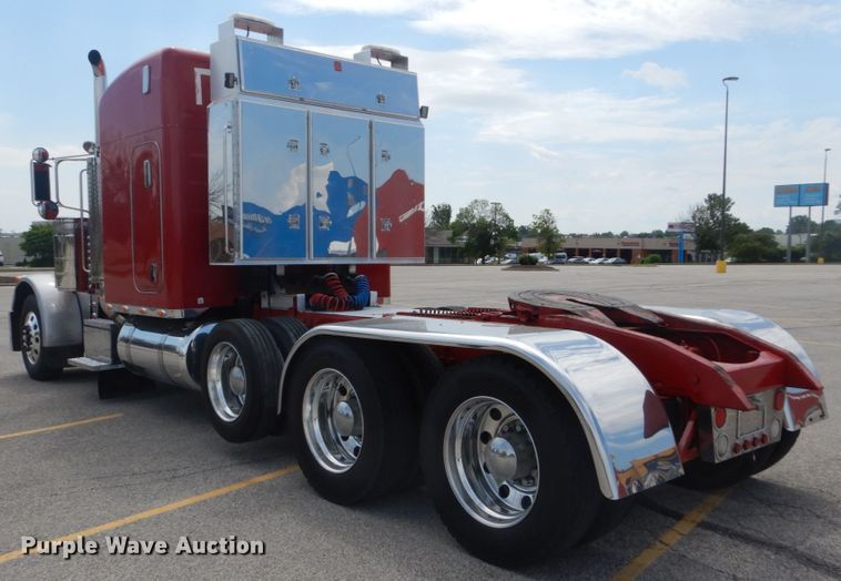 image for item IT9106 2006 Peterbilt 379  semi truck