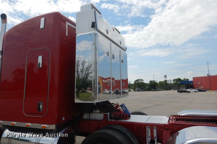 image for item IT9106 2006 Peterbilt 379  semi truck