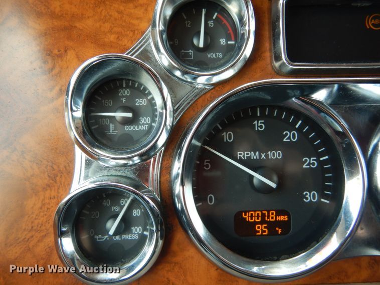 image for item IT9106 2006 Peterbilt 379  semi truck