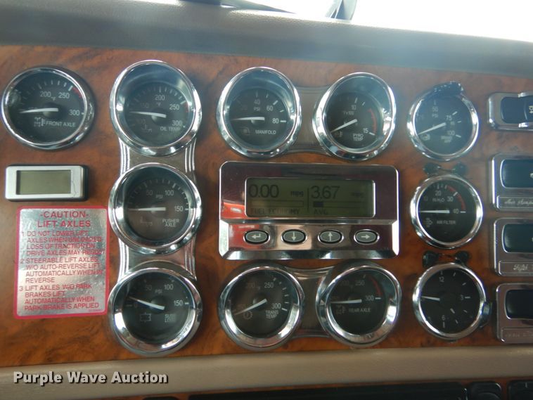 image for item IT9106 2006 Peterbilt 379  semi truck