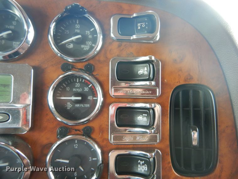 image for item IT9106 2006 Peterbilt 379  semi truck