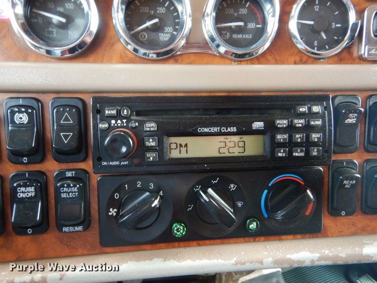 image for item IT9106 2006 Peterbilt 379  semi truck