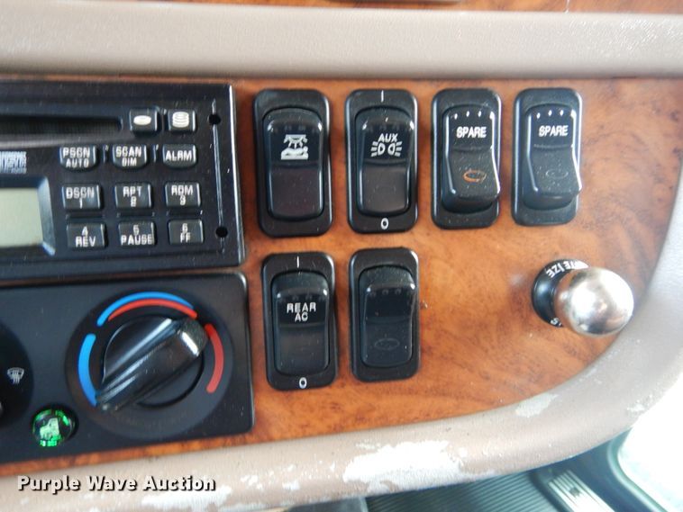 image for item IT9106 2006 Peterbilt 379  semi truck