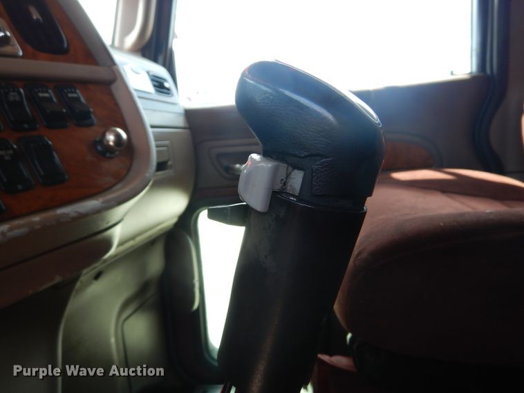 image for item IT9106 2006 Peterbilt 379  semi truck