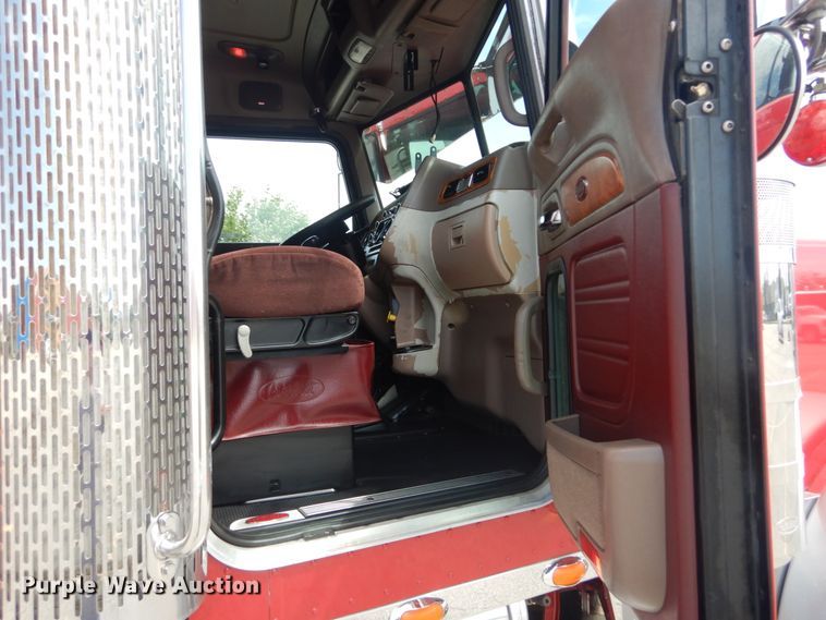 image for item IT9106 2006 Peterbilt 379  semi truck