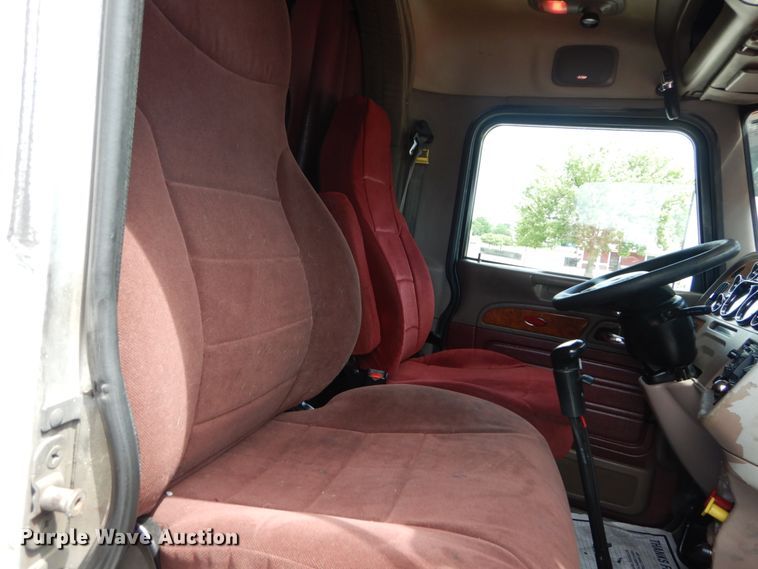 image for item IT9106 2006 Peterbilt 379  semi truck