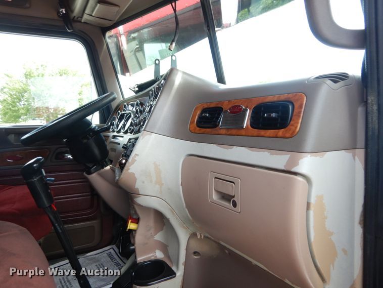 image for item IT9106 2006 Peterbilt 379  semi truck