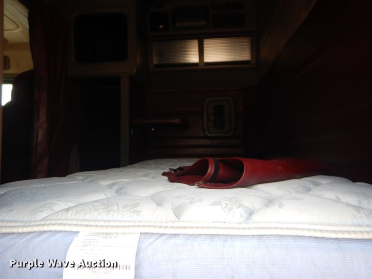 image for item IT9106 2006 Peterbilt 379  semi truck