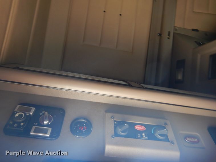 image for item IT9106 2006 Peterbilt 379  semi truck