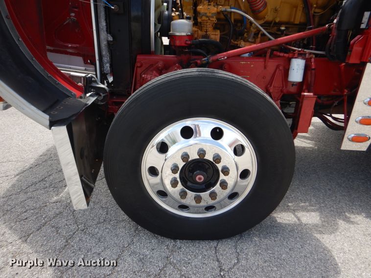 image for item IT9106 2006 Peterbilt 379  semi truck