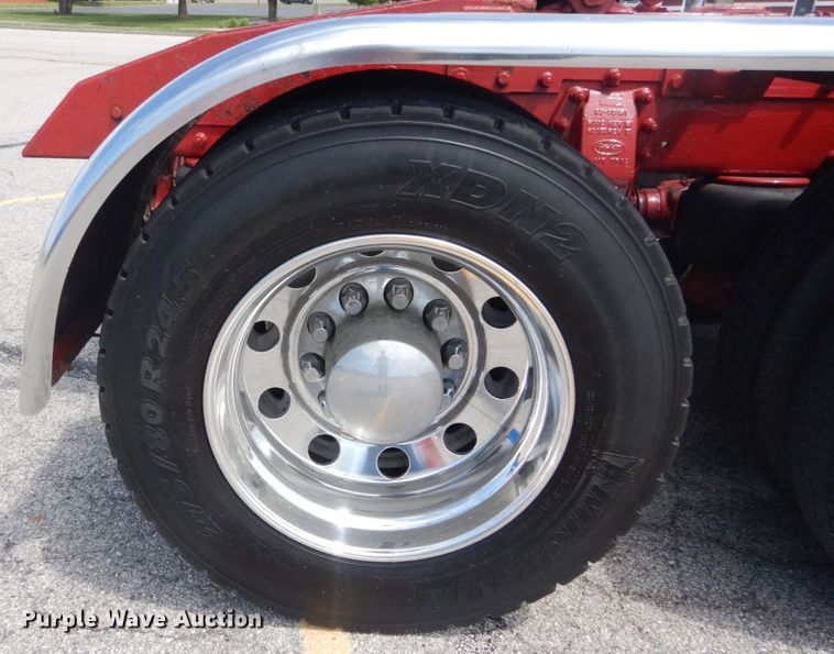 image for item IT9106 2006 Peterbilt 379  semi truck