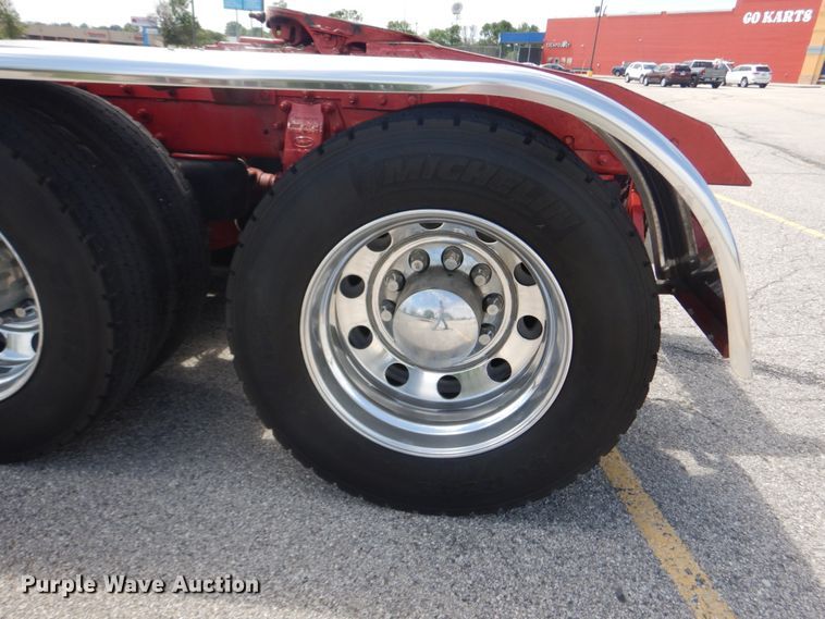 image for item IT9106 2006 Peterbilt 379  semi truck