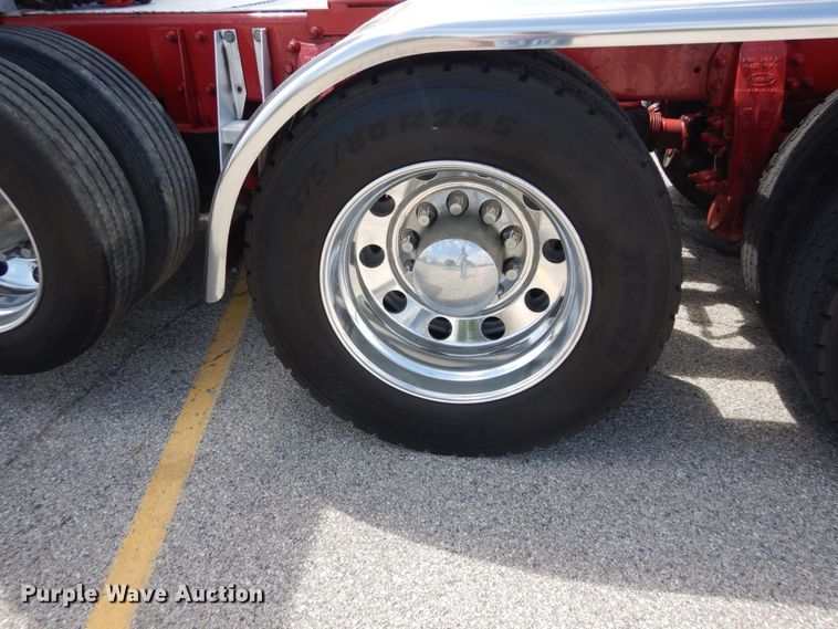 image for item IT9106 2006 Peterbilt 379  semi truck