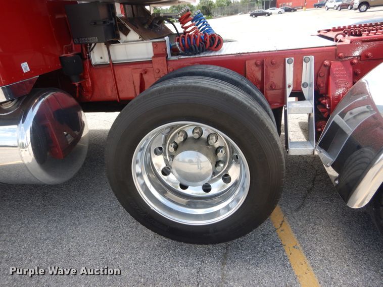 image for item IT9106 2006 Peterbilt 379  semi truck