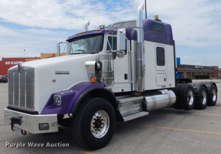 image for item IT9107 2010 Kenworth T800  semi truck