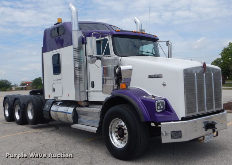 image for item IT9107 2010 Kenworth T800  semi truck